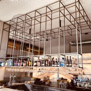 Estructura de cuadrículas sobre barra de medidas 3000 x 4000 x 3000 Lacada en barniz